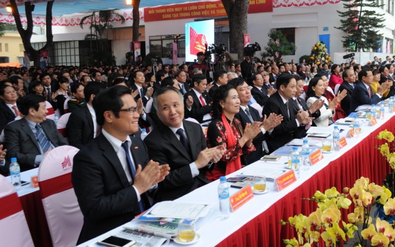 may 10 don nhan huan chuong doc lap hang nhat lan 2