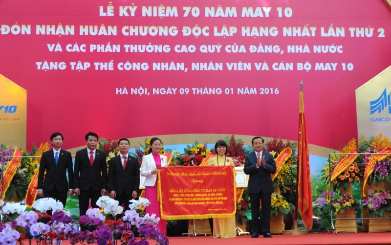 may 10 don nhan huan chuong doc lap hang nhat lan 2