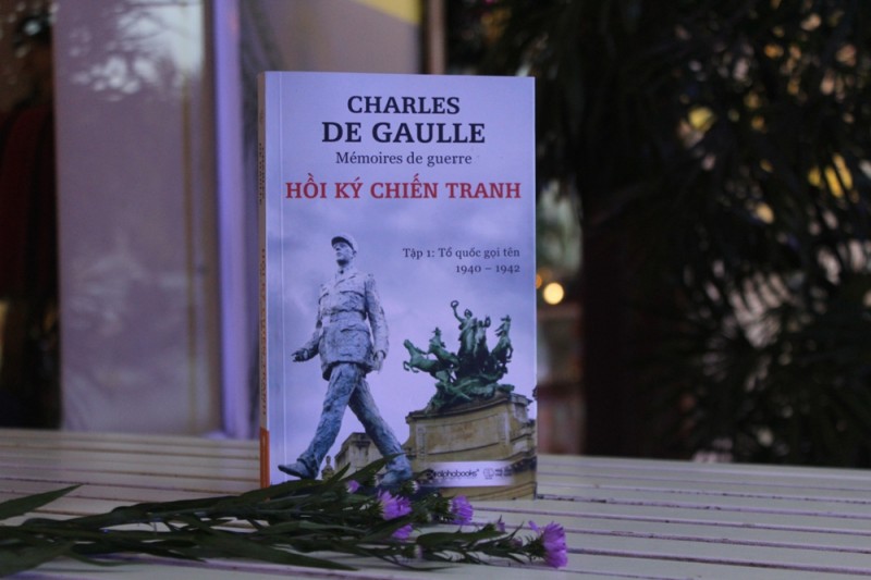 hoi ky chien tranh ky uc cua mot huyen thoai nuoc phap