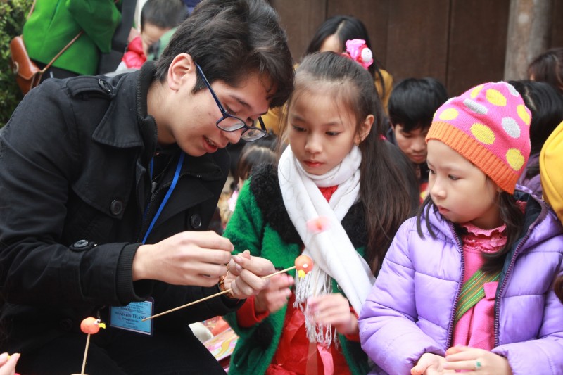 cung tre kham pha tet co truyen cua dan toc