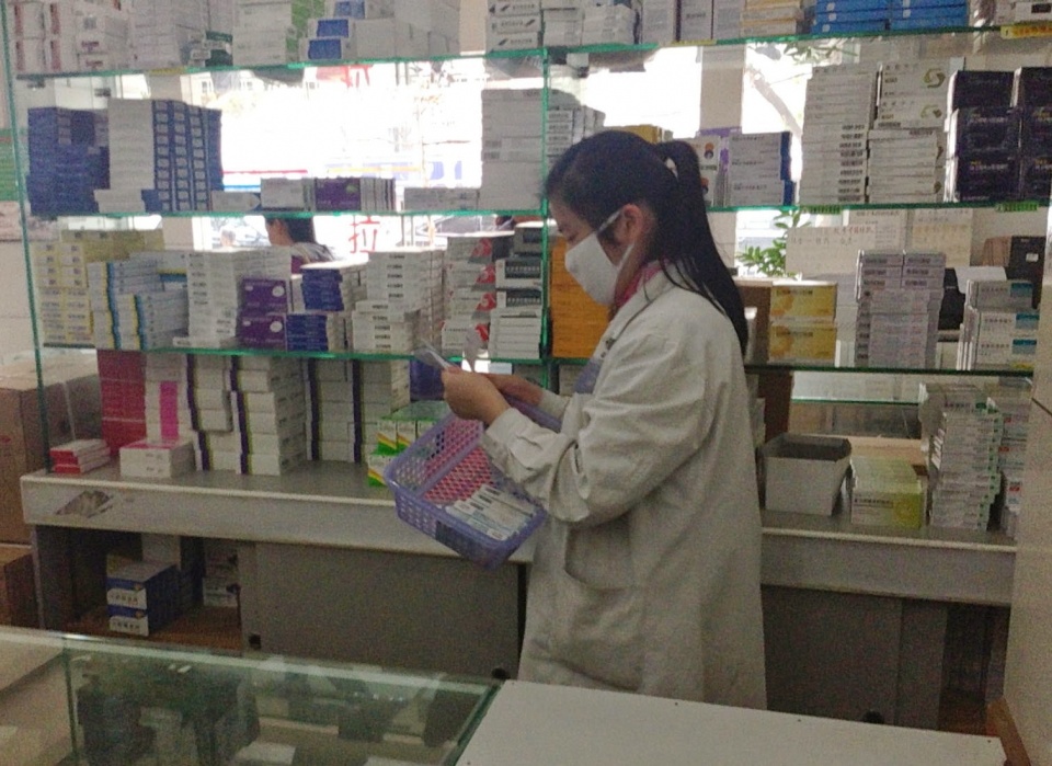 benh nhan trung quoc danh cuoc voi thi truong thuoc cho den