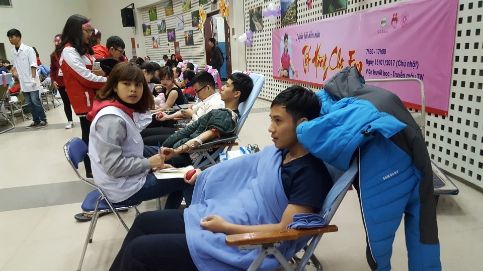 hon 1500 thanh nien tham du ngay hoi tet hong cho em