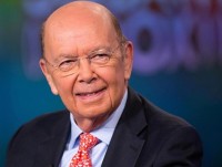 tong thong trump hoi chuyen gia tra loi