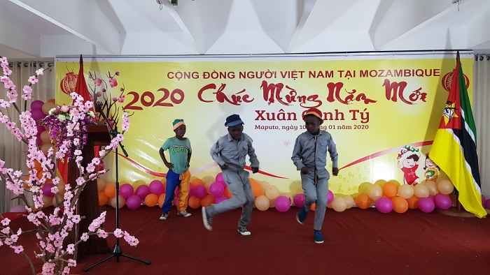 Cộng đồng người Việt tại Mozambique gặp gỡ mừng Xuân Canh Tý cong dong nguoi viet tai mozambique gap go mung xuan canh ty