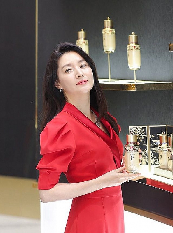 Nhan sắc mặn mà tuổi 50 của 'bảo vật quốc gia' Lee Young Ae Nhan sắc mặn mà tuổi 50 của 'bảo vật quốc gia' Lee Young Ae
