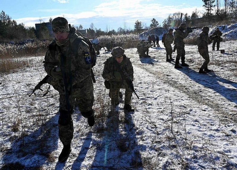 Báo Mỹ: Nếu Moscow quyết định xâm lược Kiev, Washington sẽ cung cấp vũ khí và huấn luyện ‘quân nổi dậy’