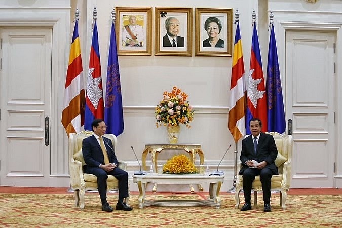 Thủ tướng Campuchia Hun Sen tiếp Bộ trưởng Ngoại giao Bùi Thanh Sơn, trao đổi về quan hệ Việt Nam-Campuchia.