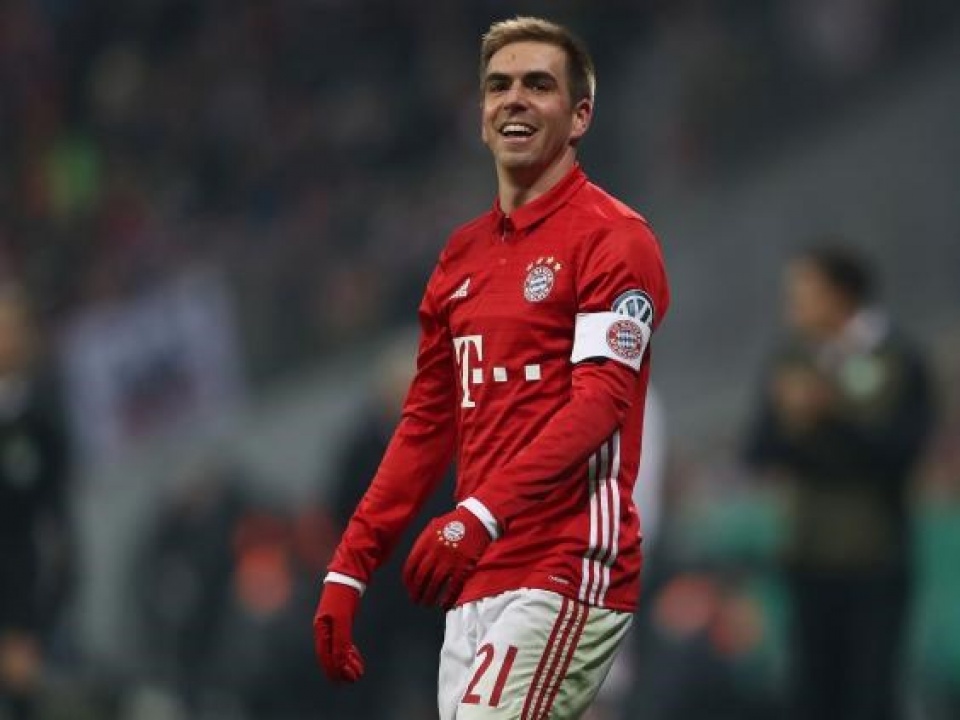 ba cau hoi lon philipp lahm de lai cho bayern sau nghi huu