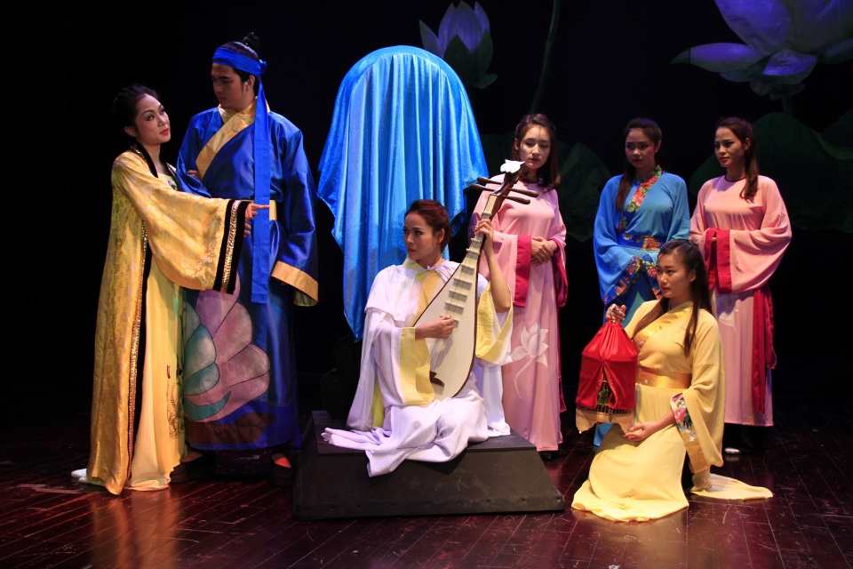 nsnd anh tu lam moi truyen kieu tren san khau kich