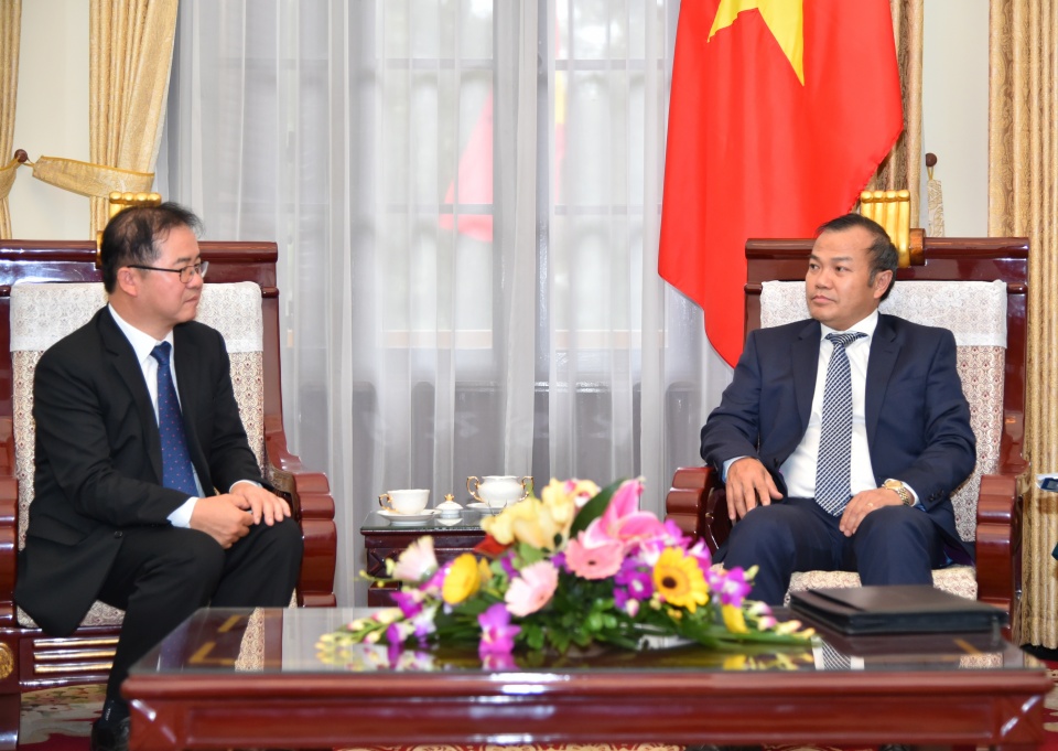 thu truong vu hong nam tiep tap doan dien tu samsung tai viet nam