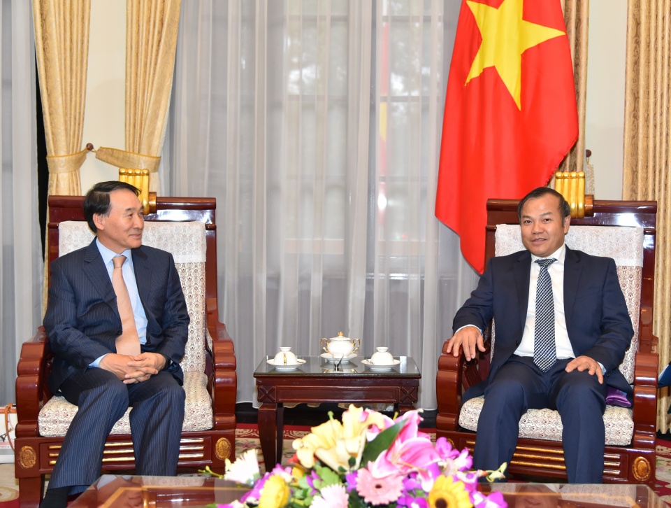 thu truong vu hong nam tiep tap doan dien tu samsung tai viet nam