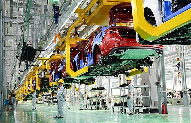 Ngành công nghiệp ô tô Việt 'oằn mình' trước bão Covid-19