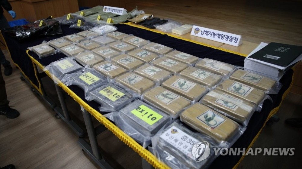 Cảnh sát biển Hàn Quốc thu giữ một lượng ma túy lớn