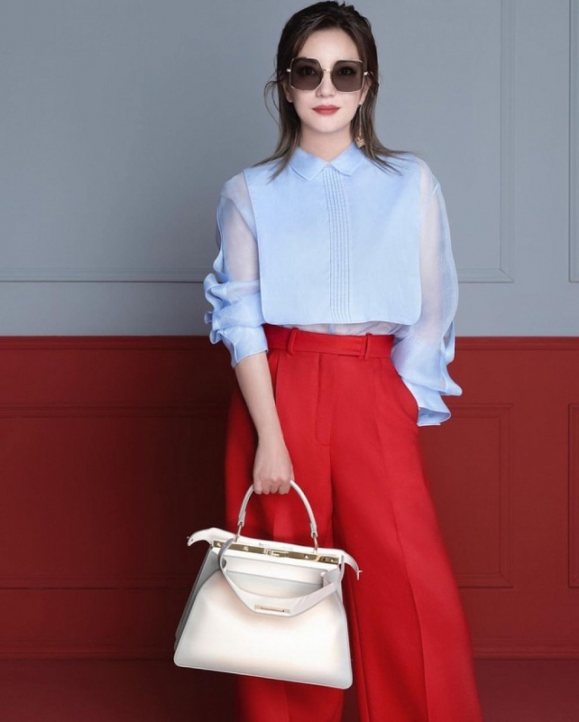 Triệu Vy đẹp rạng ngời trong BST Xuân-Hè mới của Fendi