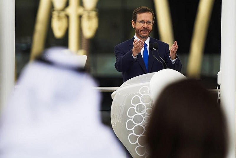 Mỹ triển khai máy bay, tàu chiến tới UAE