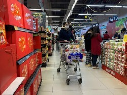 Mùng 2 Tết, thị trường hàng hoá bắt đầu sôi động trở lại