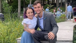 Chuyện tình đẹp như cổ tích của người phụ nữ cao 0,86 m với 'phi công trẻ' kém 13 tuổi cao 1,7 m