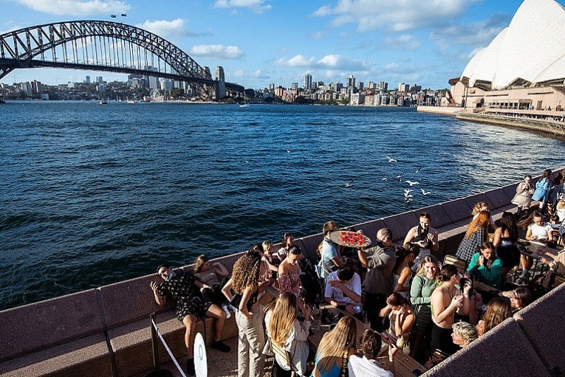 Australia mở cửa trở lại với du khách quốc tế từ 21/2