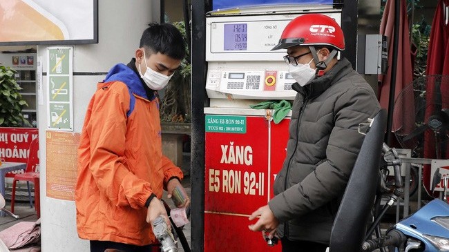 gia xang dau hom nay 3010 tang nhe kinh te my khoi sac keo theo nhu cau nhien lieu phuc hoi