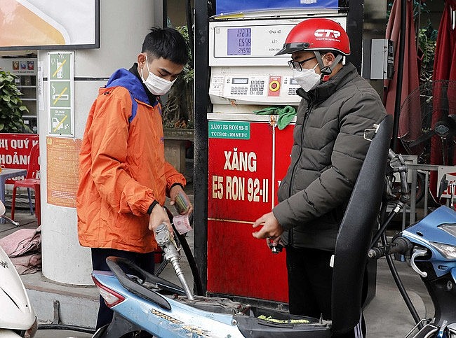 Giá xăng dầu có thể tăng mạnh vào 21/2, dù đã ở mức cao nhất 8 năm