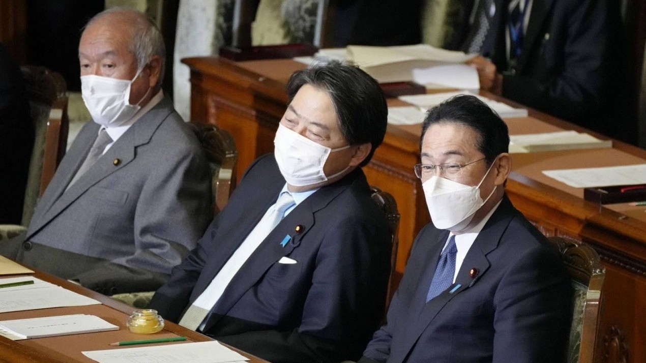 Nhật Bản thông qua dự thảo ngân sách khổng lồ cho tài khóa 2022