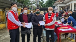 Hỗ trợ khẩn cấp cho gia đình có người gặp nạn do lật thuyền tại Quảng Nam