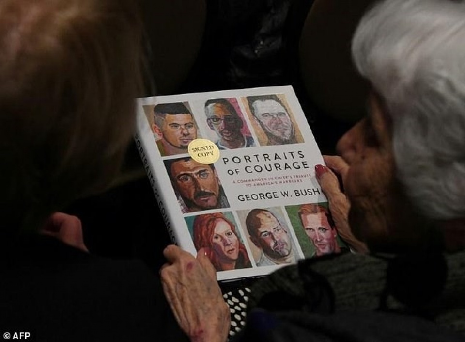 sach anh cua cuu tong thong bush lot vao top sach ban chay