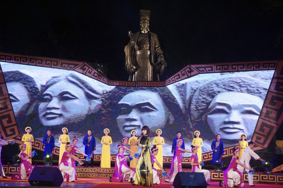 tai hien mot phan quang binh ngay giua pho di bo ha noi