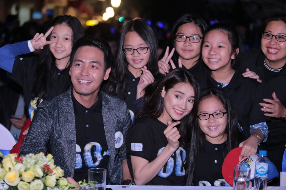 nhieu tinh thanh tat den huong ung gio trai dat 2017