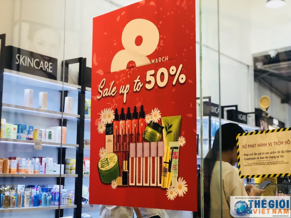 thi truong 83 hoa la gia chat van hut khach