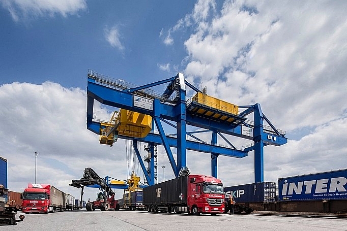 Tín hiệu và cảnh báo trong hoạt động thương mại 2 tháng đầu năm