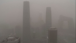 Bắc Kinh chìm trong bão cát lịch sử, Trung Quốc lại 'báo động đỏ' về ô nhiễm môi trường