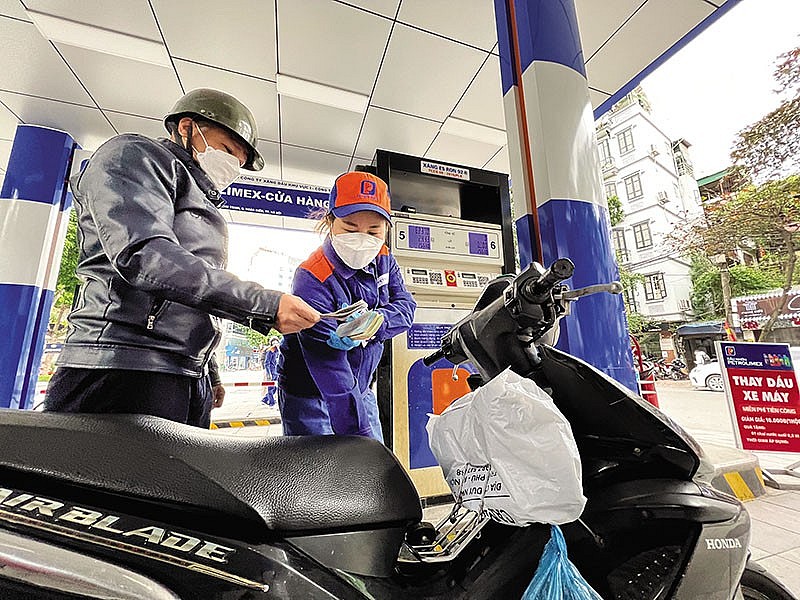 Nếu cuộc chiến Nga - Ukraine khiến nguồn cung dầu khí bị ngắt quãng, giá dầu tăng cao thì sẽ ảnh hưởng tới tăng trưởng kinh tế của Việt Nam