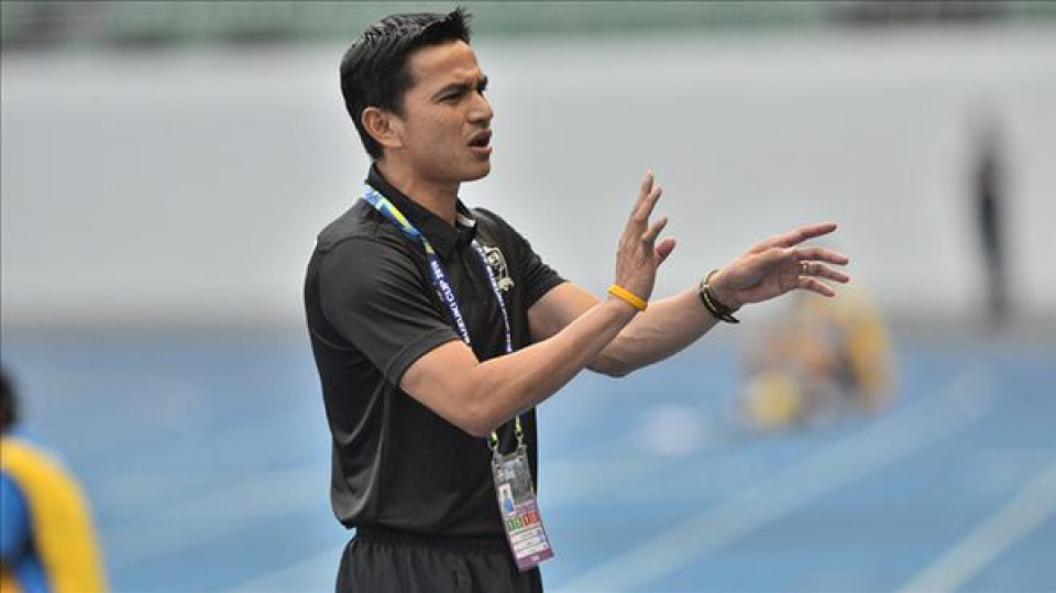 hlv kiatisuk chi trich lien doan bong da thai lan sau khi tu chuc