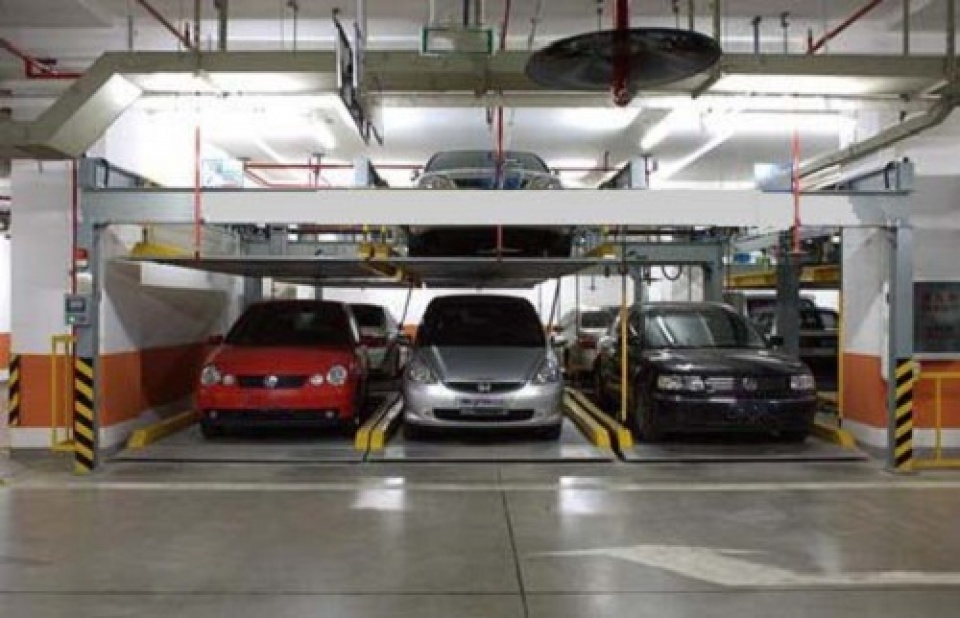 xe hop anh duc bi danh bat vi thue cao gia dat