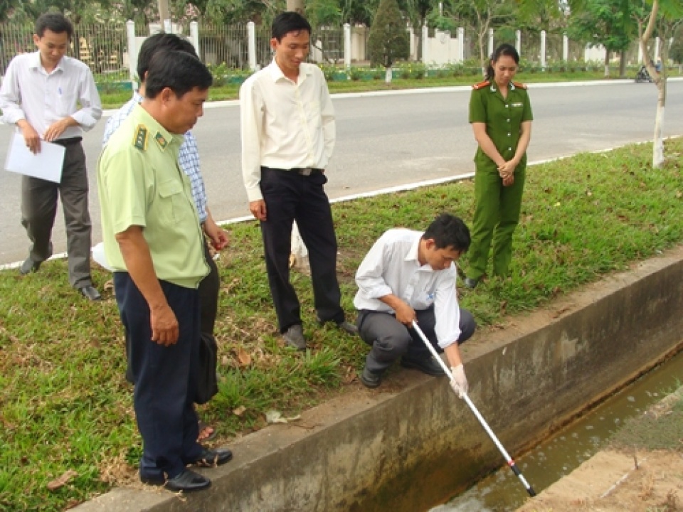 Tránh chồng chéo trong xử phạt hành chính về bảo vệ môi trường tranh chong cheo trong xu phat hanh chinh ve bao ve moi truong