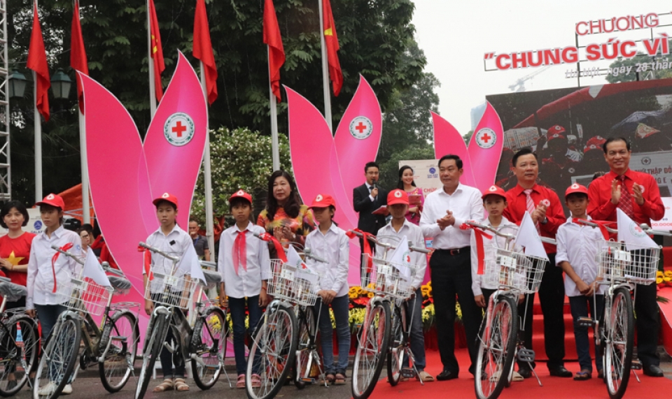 hang nghin nguoi huong ung thang nhan dao 2018