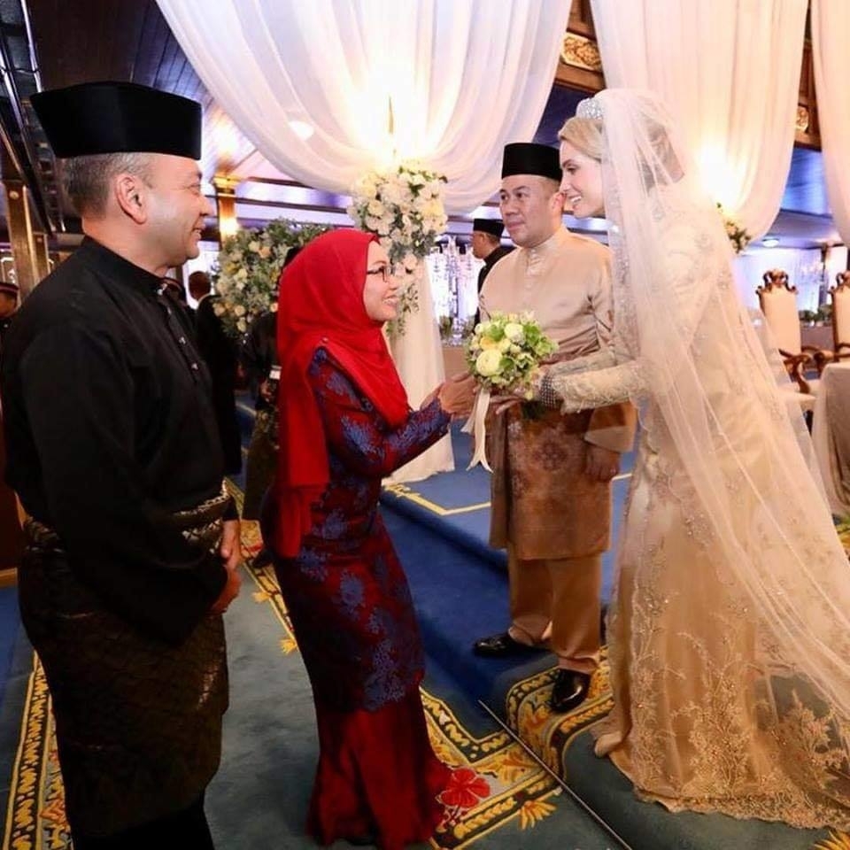 them mot thanh vien hoang gia malaysia cuoi vo nguoi nuoc ngoai