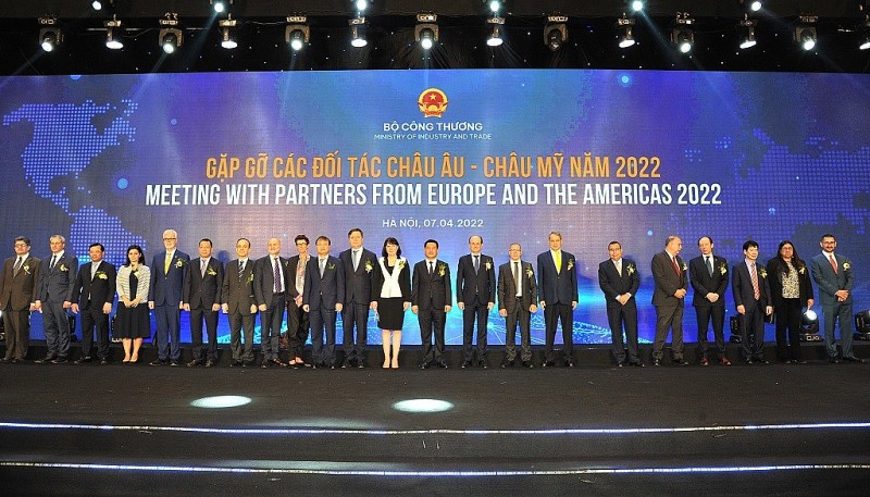Siết chặt quan hệ kinh tế thương mại với các đối tác châu Âu – châu Mỹ
