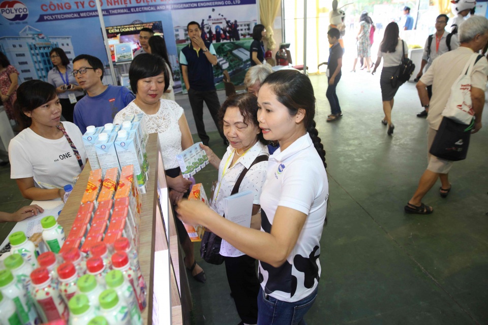 khai mac trien lam quoc te nganh sua dau tien tai viet nam