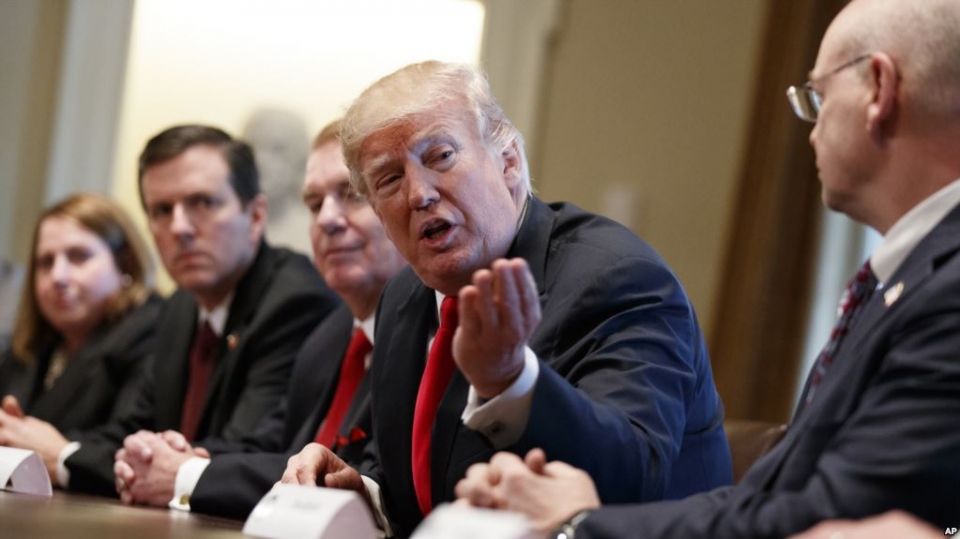 my hoan tang thue voi nhom thep cua eu canada mexico trong 30 ngay