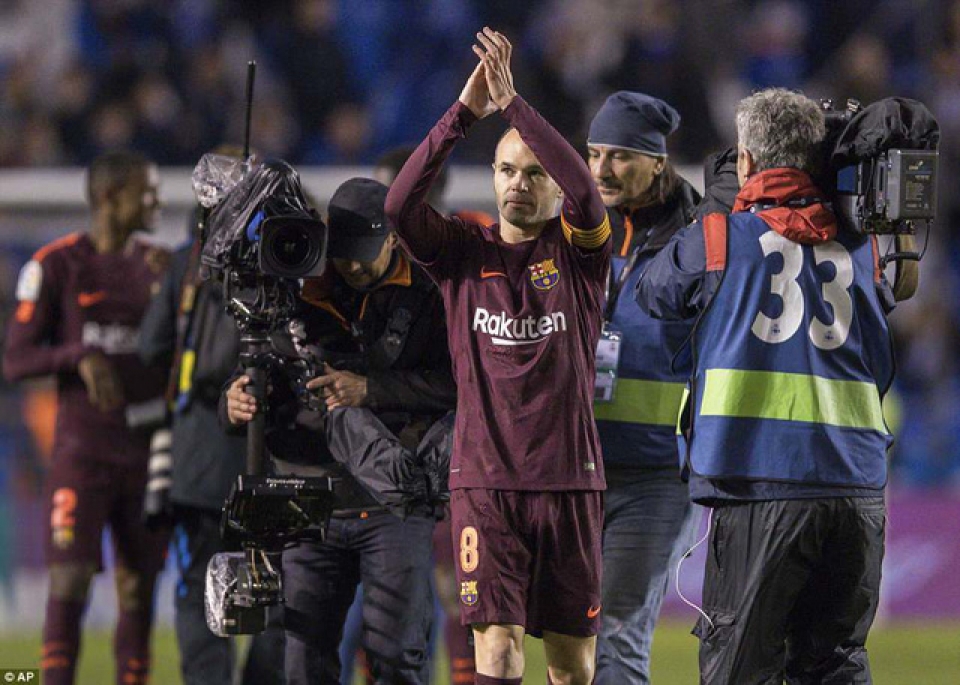 iniesta roi le sau danh hieu cuoi cung gianh duoc voi barcelona