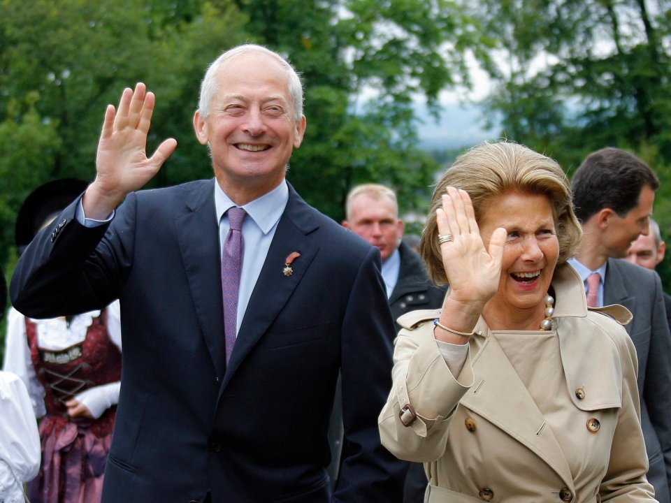 ong hoang nao giau nhat the gioi