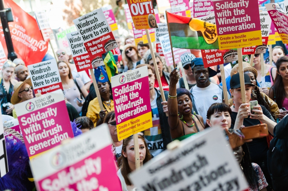 anh siet chat nhap cu hang ngan lao dong choi voi