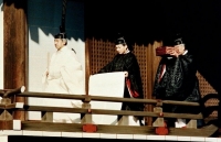 nhat hoang dang quang lanh dao my trung cu cac pho tuong den du