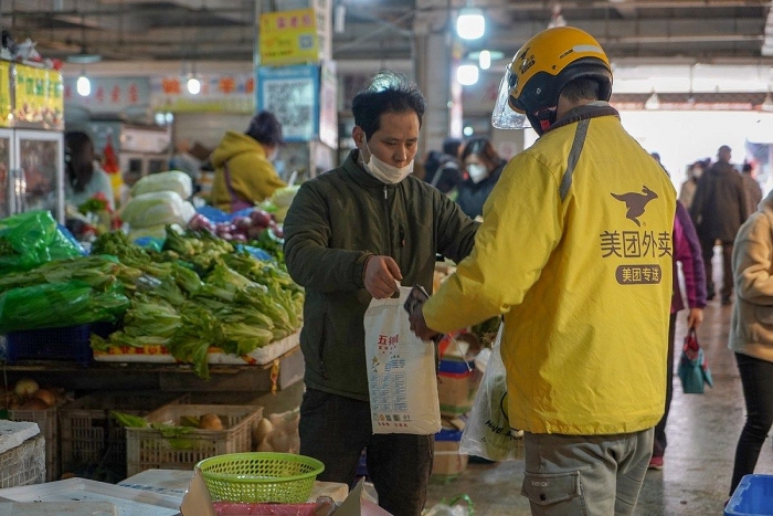 trung quoc dich vu giao hang len ngoi thoi dich covid 19