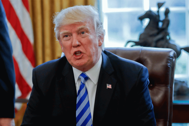 tong thong trump covid 19 se bien mat ma khong can vaccine