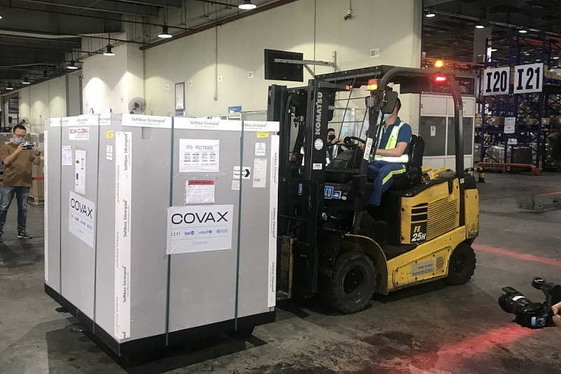 Lô vắc xin 811.200 liều đầu tiên của COVAX về Việt Nam ngày 1/4/2021.  (Nguồn: SK&ĐS)