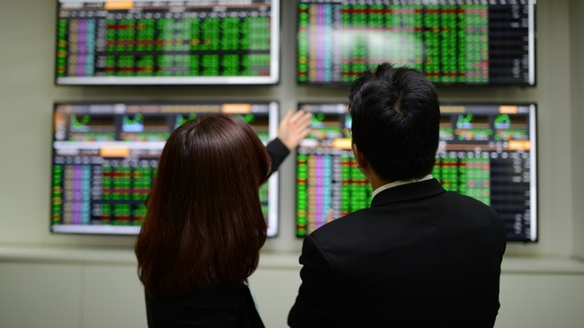 thi truong chung khoan viet dang da khoi sac