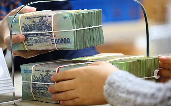 Một số ngân hàng bất ngờ tăng lãi suất huy động